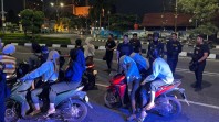 Demi Konten, Remaja di Pekanbaru Nekat Berpose di Tengah Jalan, Polisi: Ini Aksi Berbahaya