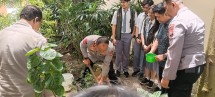 Kapolda Riau Tanam Semangat Green Policing di SMA Dharma Yudha Kota Pekanbaru