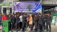 Sambut HUT Ke - 80 Korbrimob Polri, Brimob Riau Laksanakan Gotong Royong & Berikan Bibit Pohon
