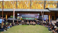 Jelang Laga, Kapolda Riau Makan Bareng Suporter PSPS dan Gaungkan Green Policing