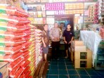Jajaran Polsek Payung Sekaki Cek Stok dan Harga Sembako, Pastikan Kebutuhan Pokok Warga Aman