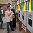 Wakil Bupati Pelalawan Mencoblos  di TPS 05 Desa Rawang Sari Pelalawan