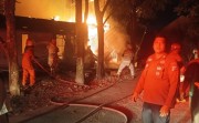 Rumah Warga di Jalan Dirgantara Pekanbaru Terbakar, 3 Mobil Damkar Dikerahkan