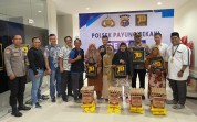 Polsek Payung Sekaki Gandeng Rumah JB Salurkan Bansos untuk Warga Dhuafa