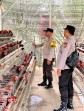 Polsek Lirik Pantau Produktivitas Peternakan Ayam Petelur di Desa Rejosari