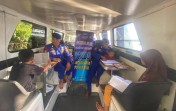 Sat Polairud Polres Siak Bagikan Bansos, Bersih Pantai, Pengobatan Gratis & Hadirkan Kapal Baca