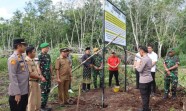 Polres Dumai Bersama Forkopimda Gencarkan Sosialisasi Karhutla Melalui Pemasangan Plang Peringatan