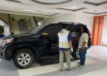 KPK Geledah Kantor Bupati Inhu, Mobil Dinas Ikut Diperiksa