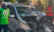 Calya Tabrak Pohon di Sudirman Pekanbaru, 3 Penumpang Selamat dari Maut