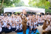 Bupati Siak Afni Z MENGUNJUNGI SMPN 2 KANDIS DAN PEMBERIAN PENGHARGAAN