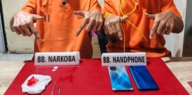 Satresnarkoba Polres Kampar Ringkus Dua Pengedar Sabu di Depan Hotel Altha Bangkinang