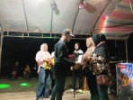 Meriah, Karang Taruna Rengat Barat Serahkan Hadiah Lomba HUT RI di Desa Sialang Dua Dahan
