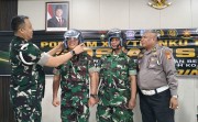 Helm SNI Dibagikan, Ditlantas Polda Riau Tekankan Disiplin Prajurit Pomdam di Jalan Raya