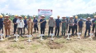 Polres Inhu Bersama PT PAS Gelar Penanaman Jagung Kuartal II di Pematang Jaya