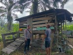 Personel Polsek Lubuk Batu Jaya Sambangi Peternak Kambing di Tasik Juang