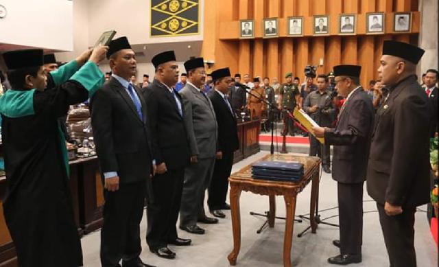 4 Anggota DPRD Pekanbaru PAW Resmi Dilantik